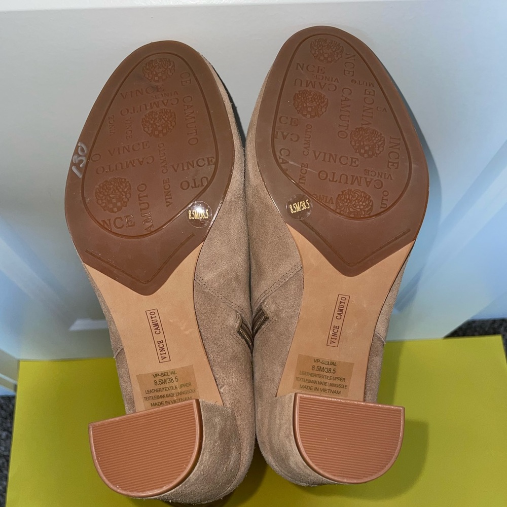 Vince Camuto Beige Suede Boots. Size 8.5 - Picture 9 of 11